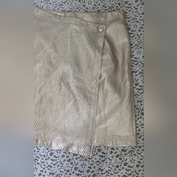 Y2K Gold Leather Perforated Faux Wrap - Picture 4 of 10